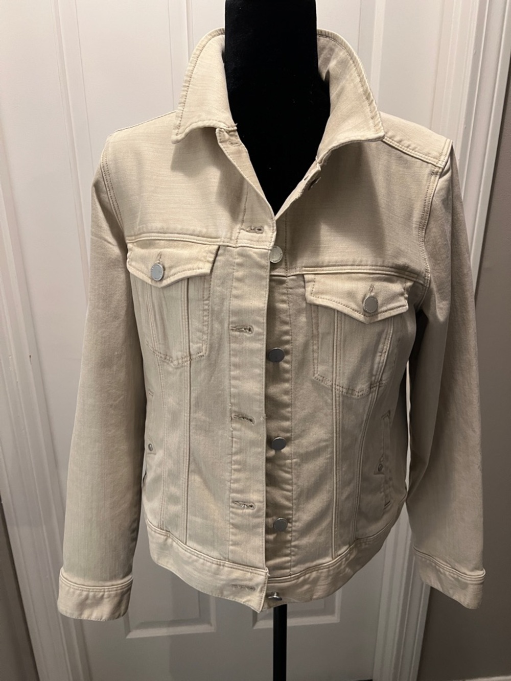 Women's Liverpool Cream Denim Jacket in Medium with Button-Front Detail